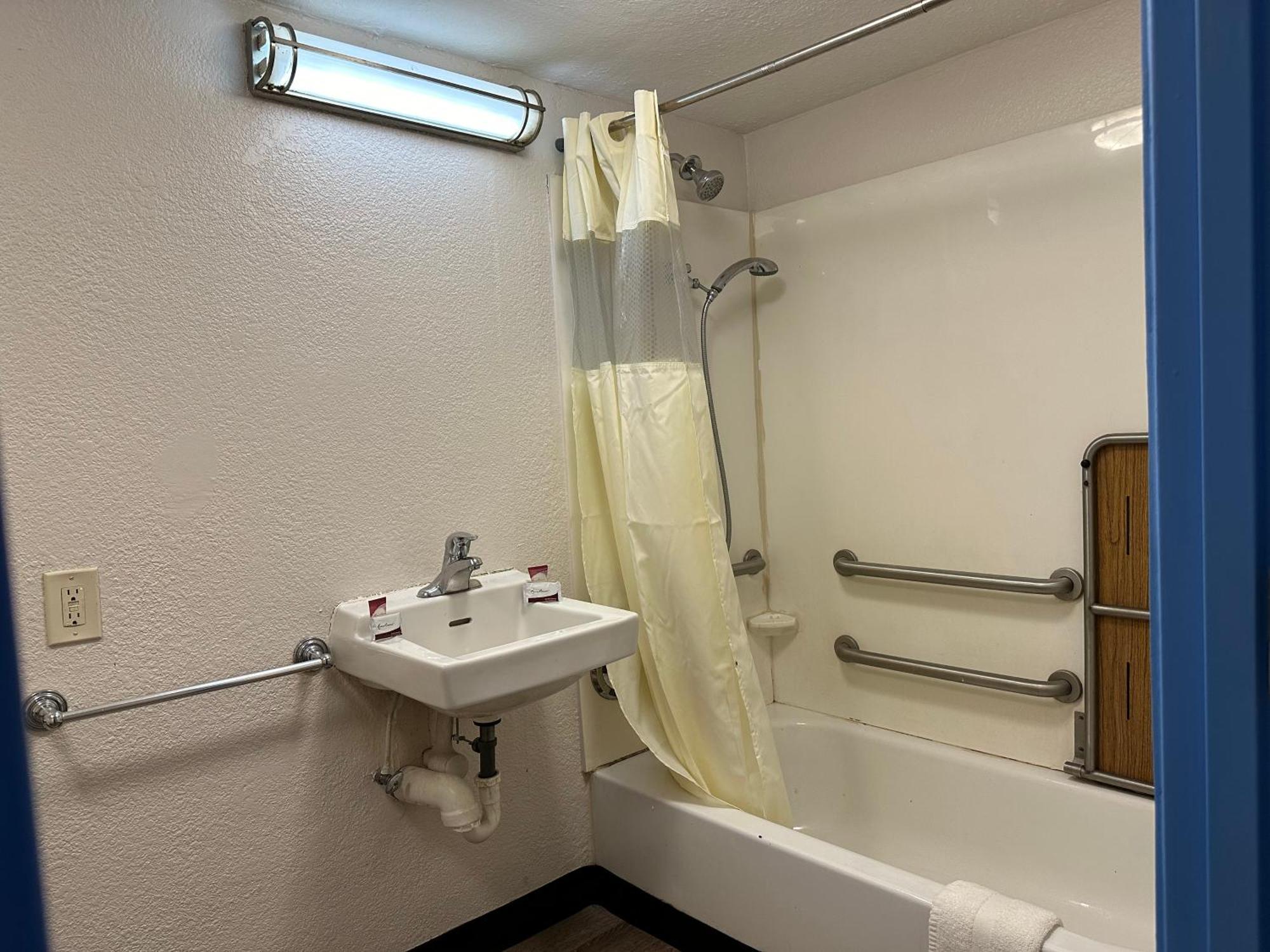 American Inn & Suites Bishop Airport Flint Kültér fotó